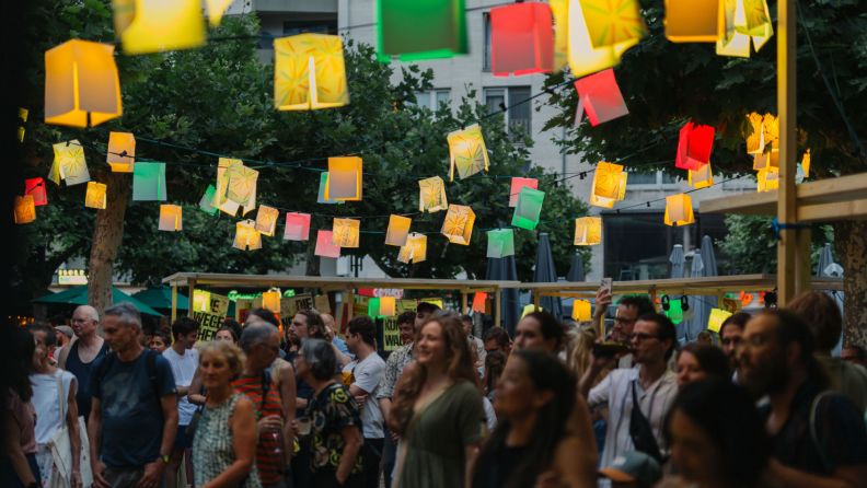 Scenes from the opening night of the Lampion Festival, an initiative of the German Museum of Architecture which took place on Paulsplatz in Frankfurt in 2025.