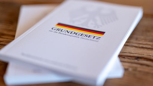 gedrucktes Exemplar des Grundgesetzes der Bundesrepublik Deutschland 