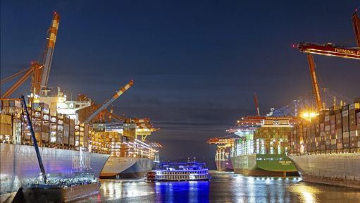 Containerschiffe im Hamburger Hafen 