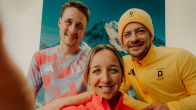 El jugador paralímpico de hockey sobre hielo Jan Malte Brelage, la biatleta Franziska Preuß y el jugador de hockey sobre hielo Moritz Müller