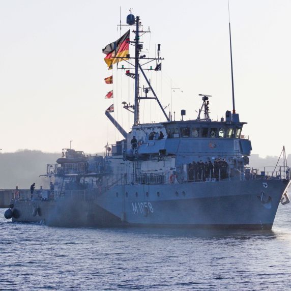 Das Minenjagdboot „Fulda“ verlässt den Marinestützpunkt Kiel-Wik