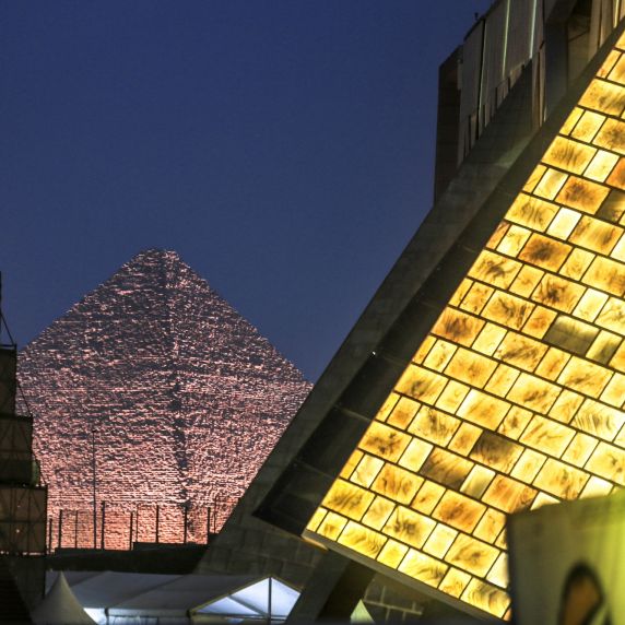 Im November 2025 eröffnete das Grand Egyptian Museum.