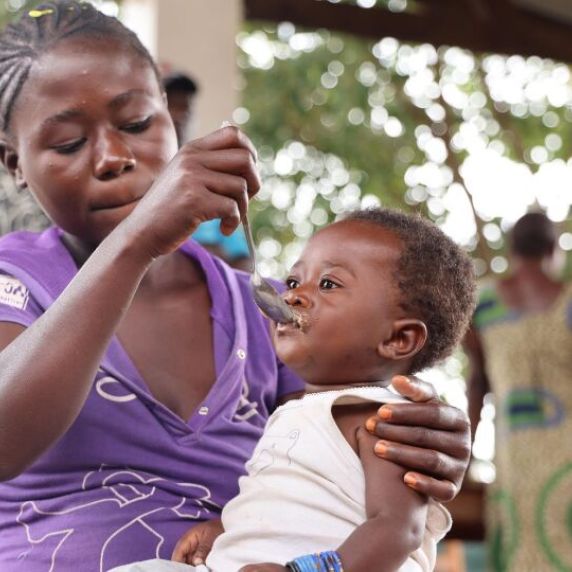 Die UNICEF unterstützt unter anderem Mütter von Kleinkindern in Sudan. 