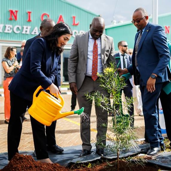 Entwicklungsministerin Alabali Radovan beim Besuch einer Berufsschule in Nairobi