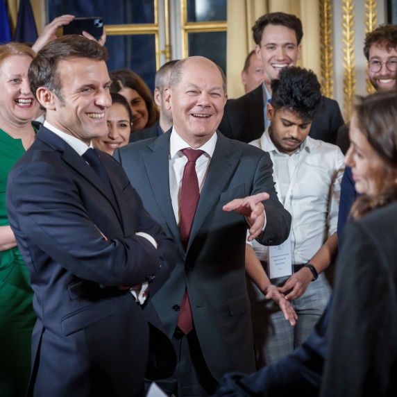 Scholz und Macron im Gespräch mit der „Generation Europa“