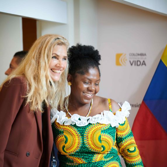 Marian Schuegraf (l.), Kolumbiens Vize-Präsidentin Francia Márquez