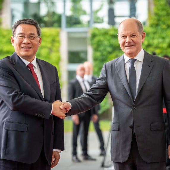 Bundeskanzler Scholz in China 2022 mit Ministerpräsident Li Qiang