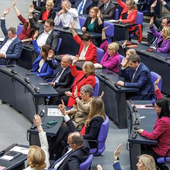 Abstimmung bei der 1. Sitzung des 21. Bundestags 