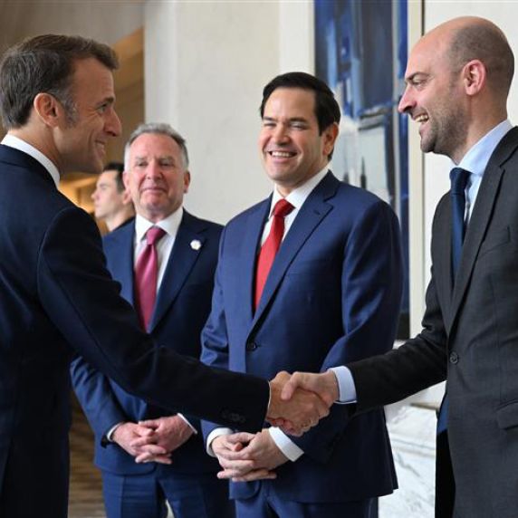 Macron empfing den ukrainischen Außenminister Andrii Sybiha in Paris. 