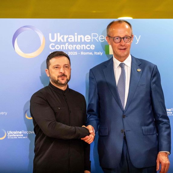 Ukraines Präsident Wolodymyr Selenskyj und Bundeskanzler Friedrich Merz 