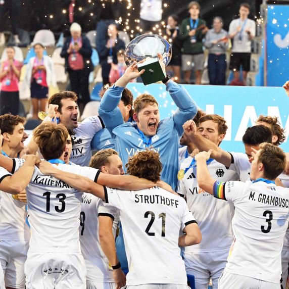 Die deutschen Hockey-Männer haben das EM-Finale gegen die Niederlande gewonnen.  