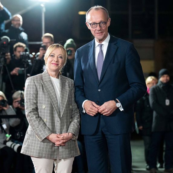 Giorgia Meloni und Friedrich Merz bei ihrem Treffen in Berlin im Dezember 2025