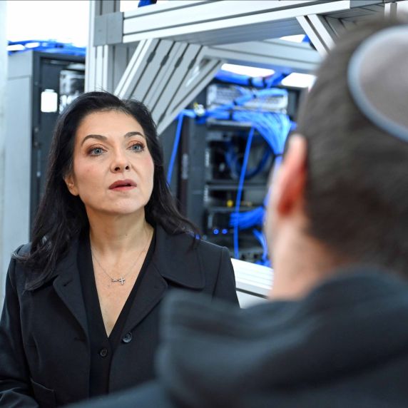 Bundeswirtschaftsministerin Reiche beim Besuch des Quantum Science and Technology Center der Tel Aviv University.