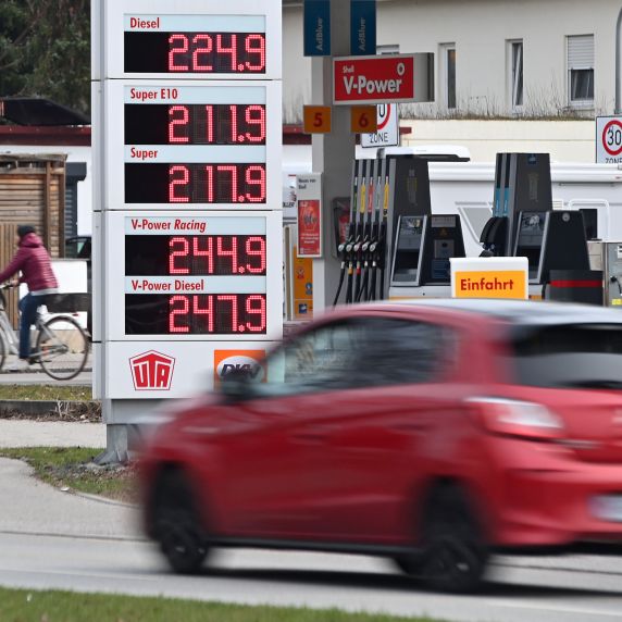 Benzinpreise an einer Tankstelle am 09.03.2026