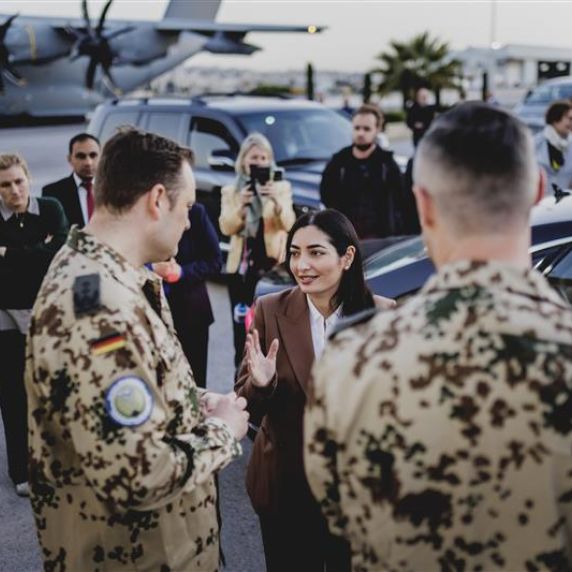 Alabali Radovan bei einem Treffen mit Bundeswehrsoldaten in Amman am 31.03.2026