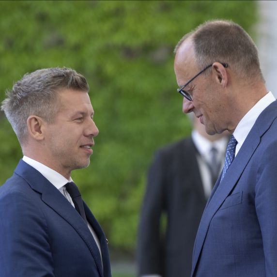 Ungarns Ministerpräsident Peter Magyar (l.) und Bundeskanzler Friedrich Merz in Berlin