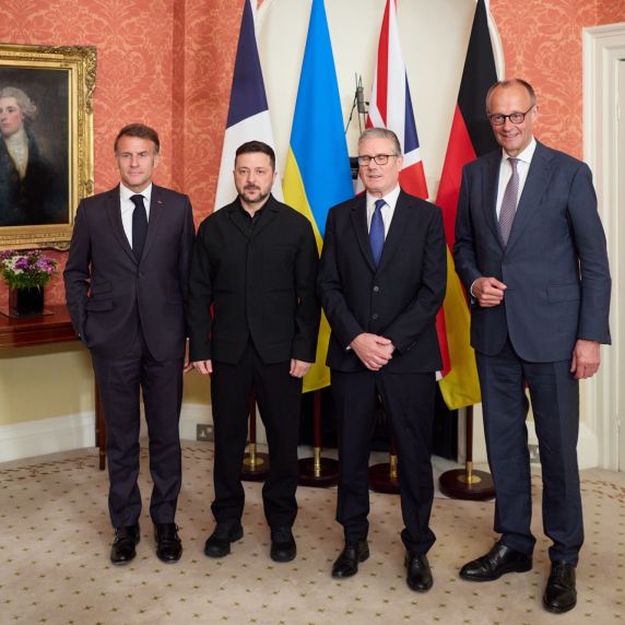Kanzler Friedrich Merz, Premierminister Keir Starmer, Präsident Wolodymyr Selenskyj und Präsident Emmanuel Macron (v.re.) in der Downing Street No.10