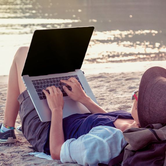 Arbeiten, wo andere Urlaub machen: Karriere in der Tourismusbranche. 
