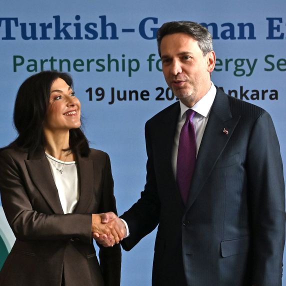 Bundeswirtschaftsministerin Katherina Reiche mit ihrem türkischen Amtskollegen Alparslan Bayraktar