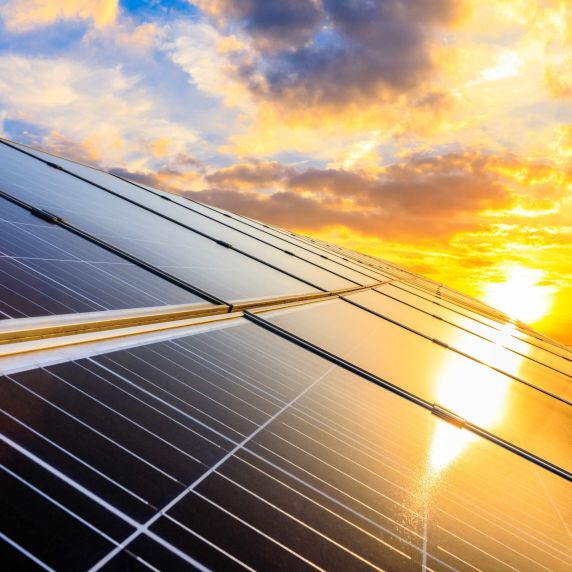 Luftaufnahme von Solarpaneelen