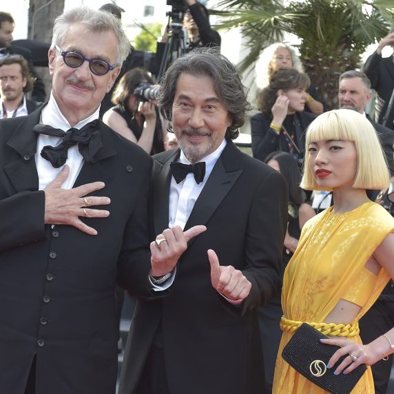 Wim Wenders und Schauspieler aus „Perfect Days“