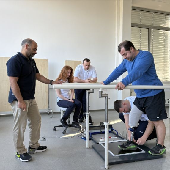 Teilnehmer eines Kurses zu Unterschenkelprothesen