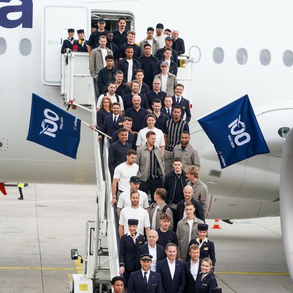Die deutsche Nationalmannschaft bei ihrer Ankunft in Chicago. 