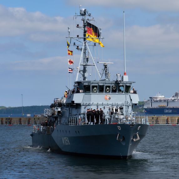 Minenjagdboot »Fulda« läuft vom Marinestützpunkt Kiel aus