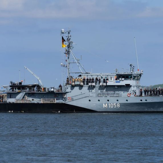 Minenjagdboot »Fulda« läuft vom Marinestützpunkt Kiel aus