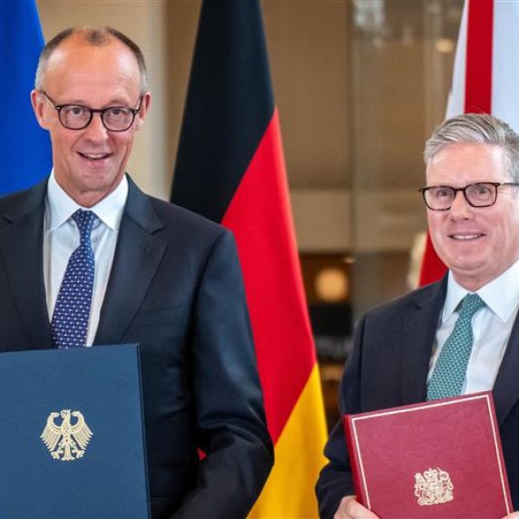 Friedrich Merz (l.) und Keir Starmer 
