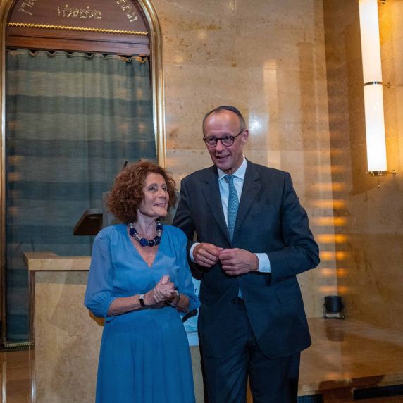 Rachel Salamander und Friedrich Merz