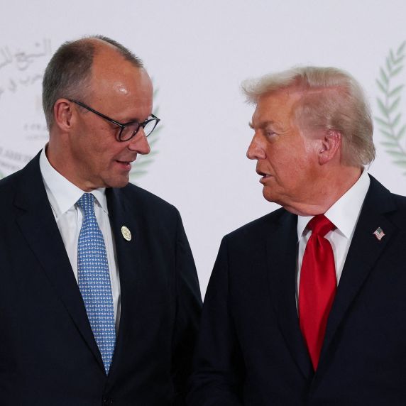 Friedrich Merz (l.) und Donald Trump beim Gipfeltreffen gestern in Scharm el-Scheich  