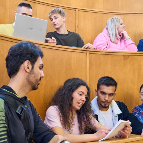 Studierende der Universität Bonn im Hörsaal 