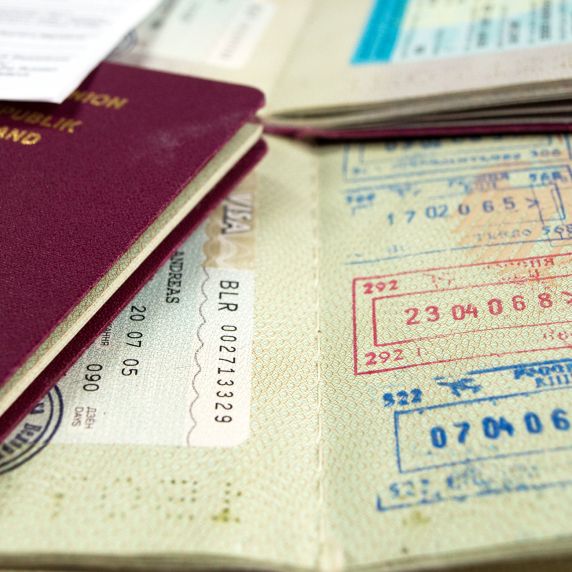 Pässe und Visa