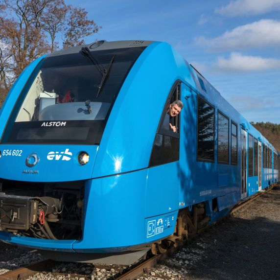 In Niedersachsen fährt seit 2018 der erste Zug mit Wasserstoff.