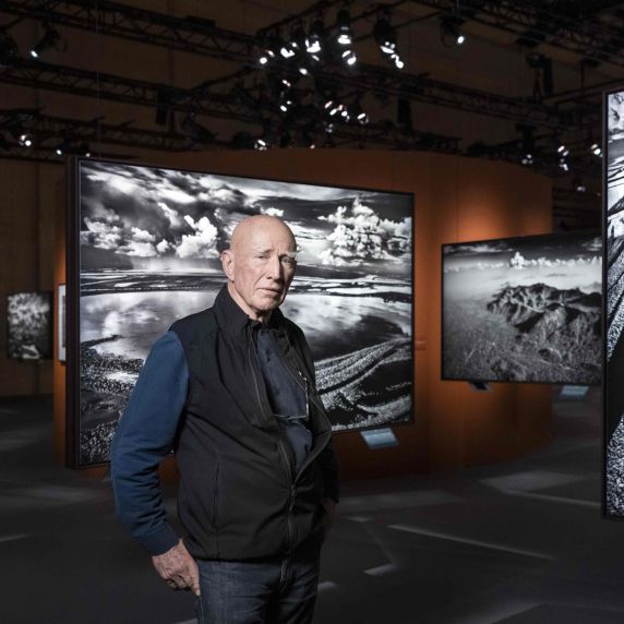 Sebastião Salgado ist Fotograf und Umweltaktivist.