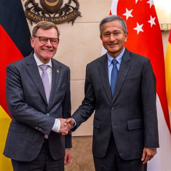 Johann Wadephul und Vivian Balakrishnan (r), Außenminister von Singapur.