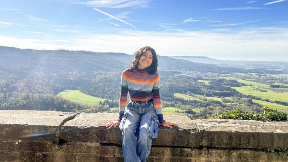 Valentina Reyes Gil auf der Burg Hohenzollern in Baden-Württemberg.