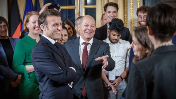 Scholz und Macron im Gespräch mit der „Generation Europa“