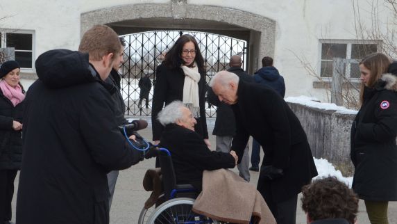 Joe Biden beim Besuch der KZ-Gedenkstätte Dachau im Februar 2015 