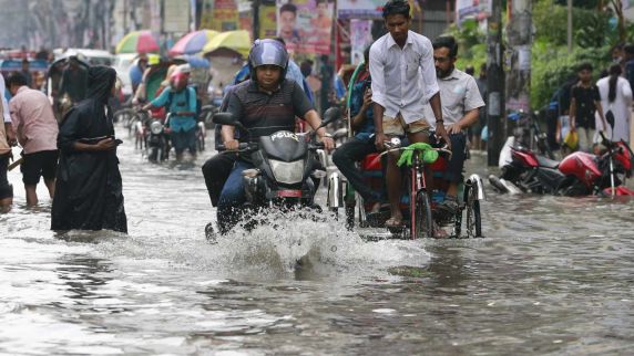 Hochwasser in Dhaka: Neue Warnsysteme sollen Bangladesch helfen.