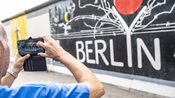 Heute ist die Mauer in Berlin eine Touristenattraktion.