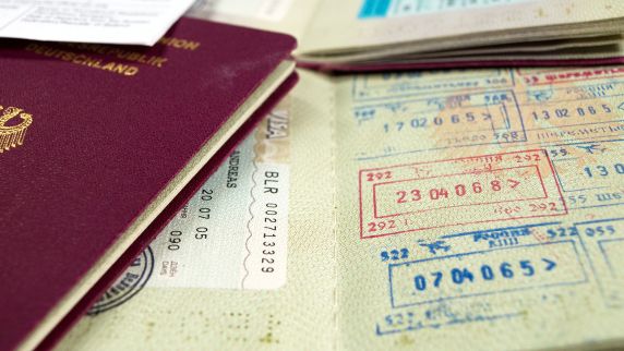 Pässe und Visa