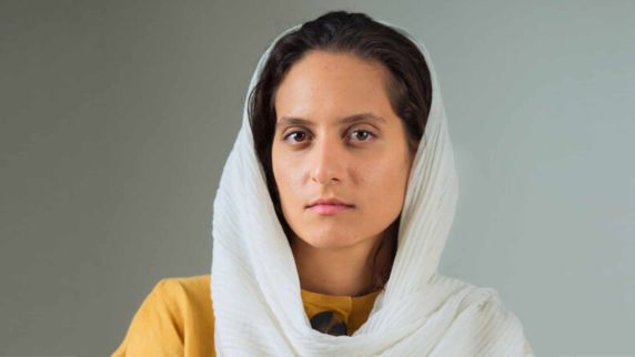 Die iranische Regisseurin Dornaz Hajiha 