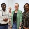 Traumberuf Krankenpflege: Richard Gekonge und Aisha Mussa mit ihrer Klassenlehrerin Denise Naser