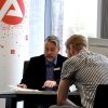 Zwei Männer im Beratungsgespräch