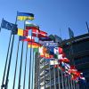 Flaggen vor dem EU-Parlament 