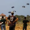Airdrops sollen dringende Hilfe kurzfristig bereitstellen.