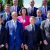 Kanzler Merz und Präsident Macron mit Kabinettsmitgliedern 