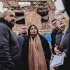 Reem Alabali Radovan beim Besuch eines zerstörten Wohnviertels in der Region Kyjiw 